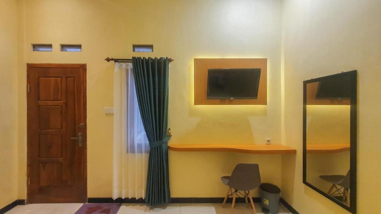 Urbanview Hotel Sakura Kampung Inggris Pare By Reddoorz 外观 照片