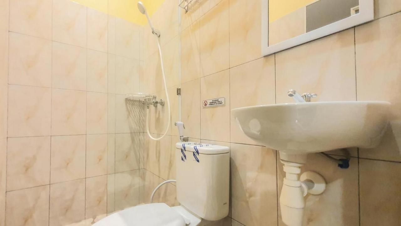 Urbanview Hotel Sakura Kampung Inggris Pare By Reddoorz 外观 照片