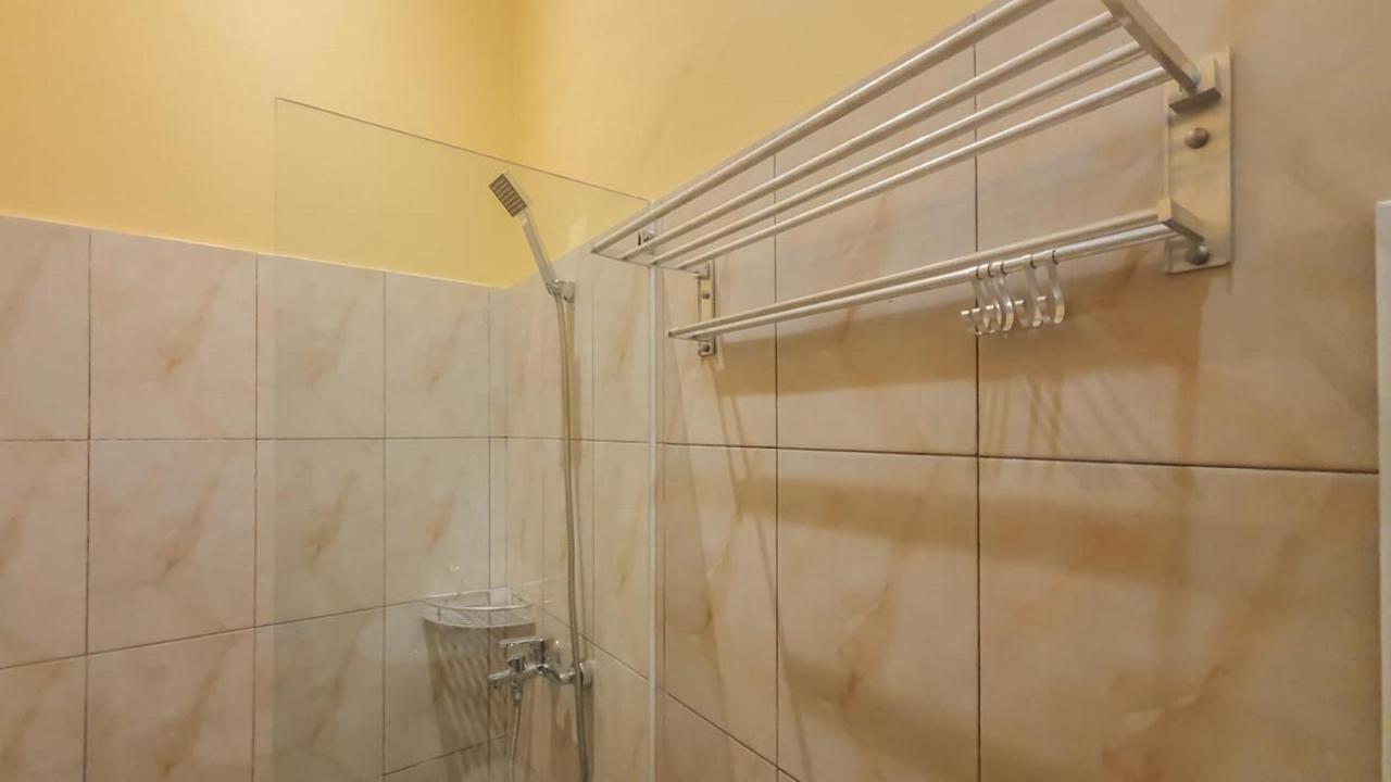 Urbanview Hotel Sakura Kampung Inggris Pare By Reddoorz 外观 照片