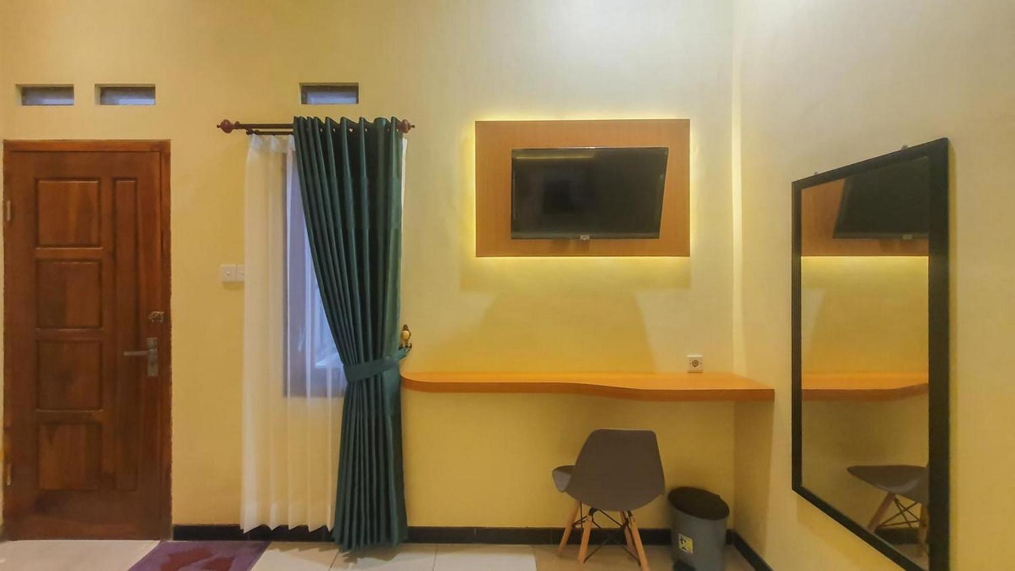 Urbanview Hotel Sakura Kampung Inggris Pare By Reddoorz 外观 照片