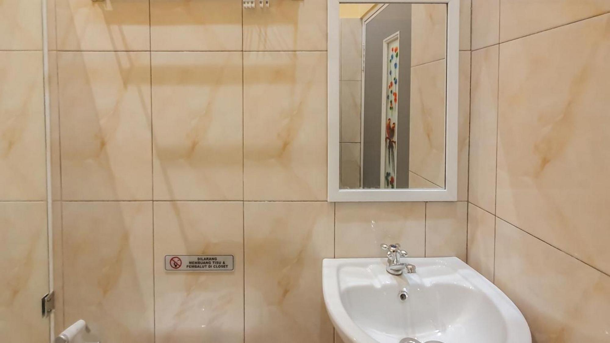 Urbanview Hotel Sakura Kampung Inggris Pare By Reddoorz 外观 照片